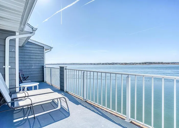 Harbour Island 402m Apartment
