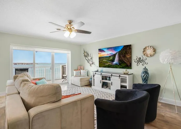 Harbour Island 402m Apartment