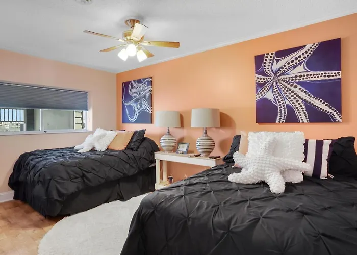 Harbour Island 402m Apartment